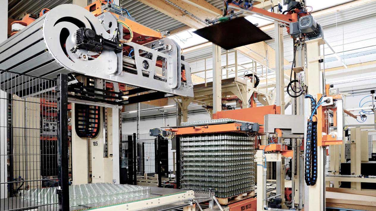 Systems for depalletizing and palletizing finished beverage products is the prerequisite for an economical filling line.